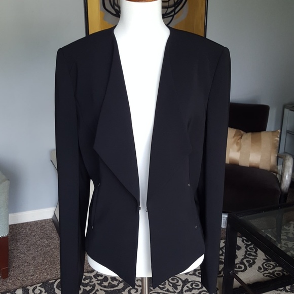 Tahari Jackets & Blazers - Tahari Well structured Blazer